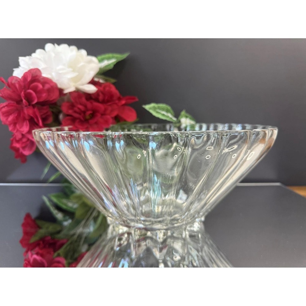 Vintage Clear Glass‎ Ribbed Pedestal Bowl – Scalloped Edge Centerpiece